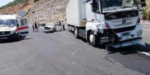 Hatay’da tır ile otomobil çarpıştı: 4 yaralı