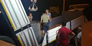 Seyir halindeyken tır dorsesi ikiye ayrıldı