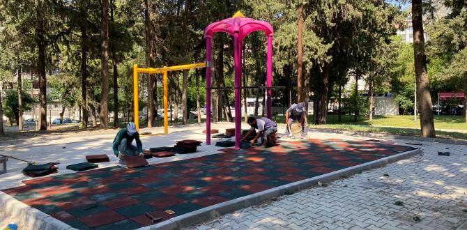 PARKLARDA KAUÇUK ZEMİN KAPLAMA ÇALIŞMALARI