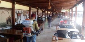 ÇARŞILARDA ELLERİN TEMAS ETTİĞİ TÜM YÜZEYLER DEZENFEKTE EDİLDİ