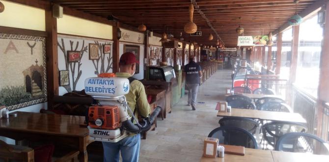 ÇARŞILARDA ELLERİN TEMAS ETTİĞİ TÜM YÜZEYLER DEZENFEKTE EDİLDİ