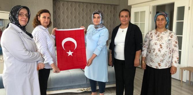 Antakya Belediyesi Başkan Yardımcısı Alev Seçmen’den  ŞEHİT AİLELERİNE ZİYARET