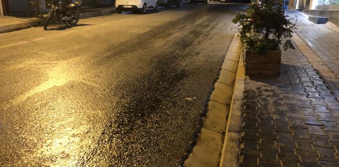 Yola dökülen yağ ulaşımı aksattı