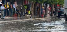 İskenderun’da yaz yağmuru hayatı olumsuz etkiledi