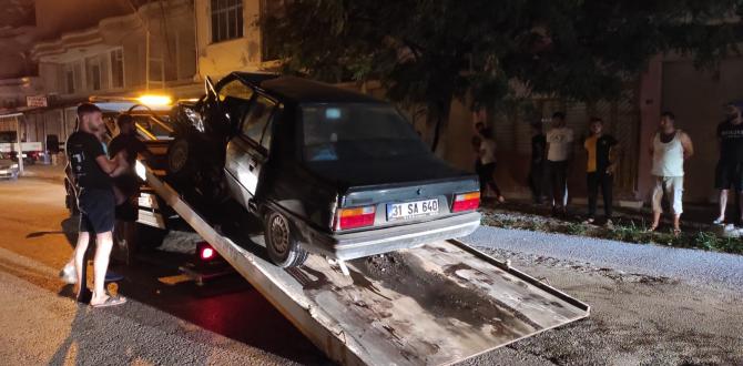 Hatay’da iki otomobil birbirine girdi: 1 yaralı