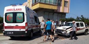 Motosiklet ile hafif ticari araç çarpıştı: 1 yaralı