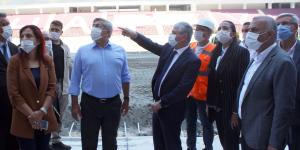 Hatay Valisi Rahmi Doğan ve Milletvekilleri stat inşaatını inceledi