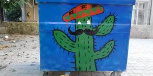 Çöp konteyneri çizgi kahramanlarla süsleniyor