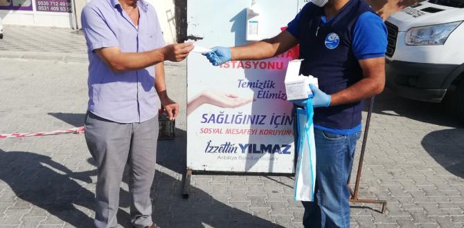 PAZARLARDA MASKE DAĞITIMI DEVAM EDİYOR