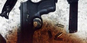 Yaralama suçundan aranan şüpheli silahla ve bıçakla yakalandı