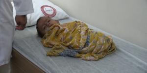 Uzuvları olmayan İdlibli bebek Türkiye’de tedavi altına alındı