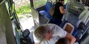 “Maske tak, kart bas” diyen şoförü yumrukladı