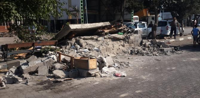 Tır kulübeye çarptı bekçi yaralandı