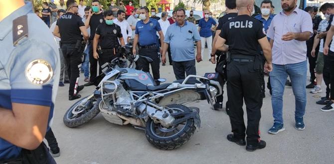 Motosikletli yunus polisler kaza yaptı: 2 yaralı