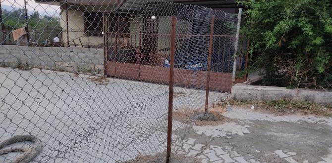 Tel örgü çekip yolu kapattı