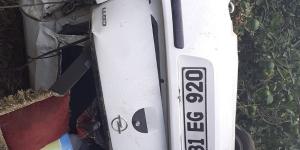 Otomobil bahçeye uçtu, sürücü hafif yaralı kurtuldu