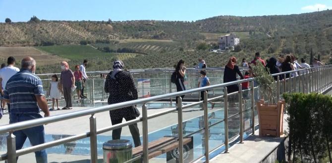 Altınözü Cam Teras, pandemiye rağmen 75 bin kişiyi ağırladı