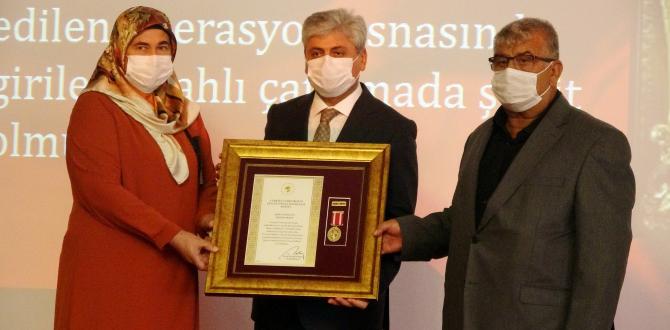 Hatay’da, şehit yakınları ve gazilere Devlet Övünç Madalyası ve Beratı