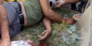 Önce otomobile ardından da reklam panosuna çarptılar