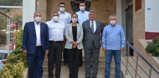 AK PARTİ HATAY MİLLETVEKİLLERİ VE BAŞKAN YILMAZ’DAN  HATAYSPOR’A MORAL ZİYARETİ