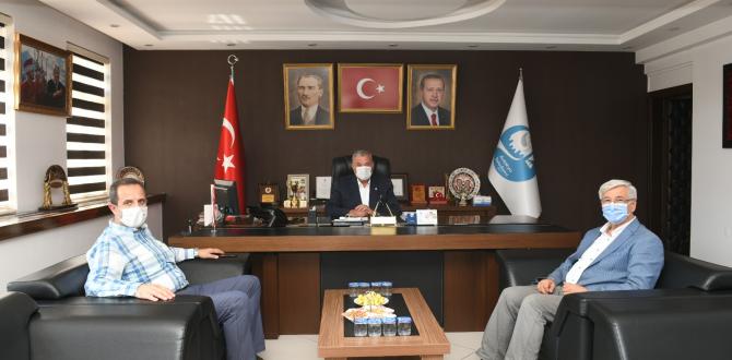 AK PARTİ ÇANKIRI MİLLETVEKİLİ SALİM ÇİVİTCİOĞLU VE AK PARTİ HATAY İL BAŞKANI YELOĞLU’NDAN BAŞKAN YILMAZ’A ZİYARET