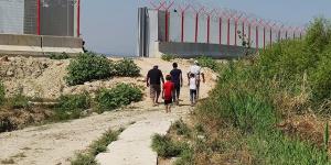 Tarım arazilerini sınıra çekilen duvar böldü