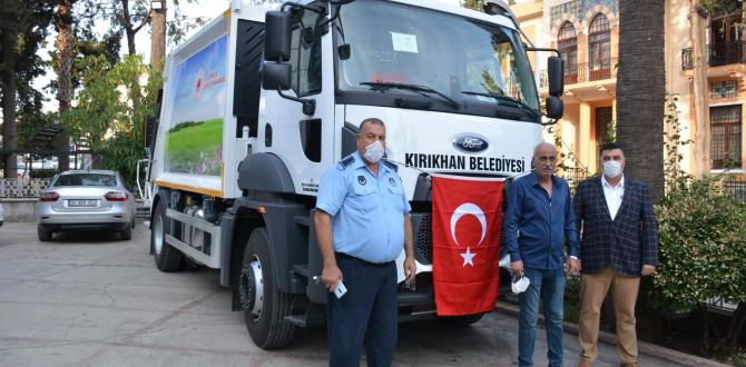 ÇEVRE VE ŞEHİRCİLİK BAKANLIĞI KIRIKHAN BELEDİYESİNE ÇÖP KAMYONU HİBE ETTİ