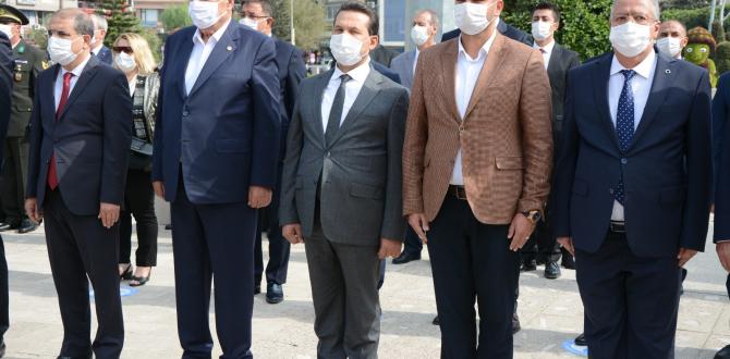 BAŞKAN YILMAZ; “ŞANLI BAYRAĞIMIZ 97 YILDIR OLDUĞU GİBİ EBEDİYETE KADAR DALGALANMAYA DEVAM EDECEK.”