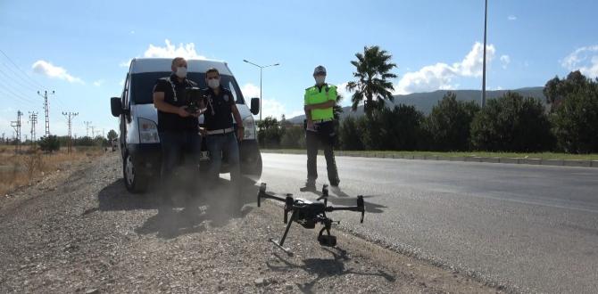 Kırmızı ışığı geçtiler drone’a yakalandılar