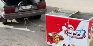 Arabasına bağladığı dondurma dolabını çekmeye çalıştı
