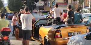 Trafikte asker eğlencesi yaptılar