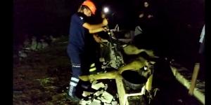 Kanala düşen ineği itfaiye kurtardı