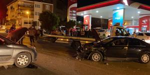 Hatay’da iki otomobil birbirine girdi: 2 yaralı