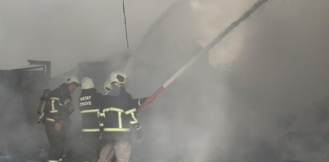 Hatay’da gıda fabrikasında yangın