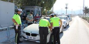 Trafikte asker eğlencesi yapan gruba ceza