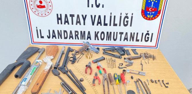 Evini silah atölyesine çevirmiş