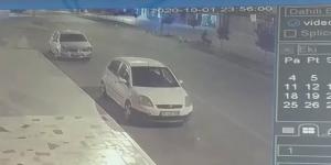 Sokak köpeklerinden kaçarken başını çarpıp öldü