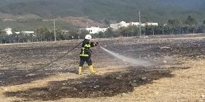 Erzin’de çıkan yangın evlere sıçramadan söndürüldü