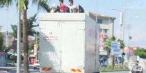 Kapalı kasa kamyonette yolculuk cezayla bitti