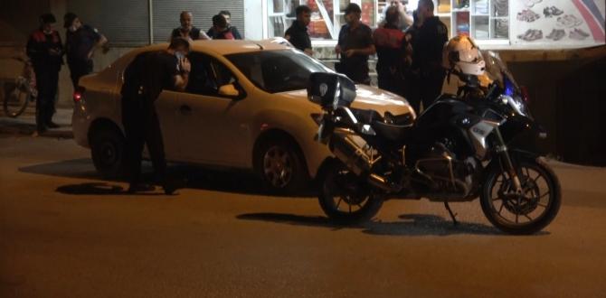 Polis kovalamacasında elindeki uyuşturucuyu yutmaya çalıştı