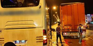 Samsun’da yolcu otobüsü tıra arkadan çarptı: 2 yaralı