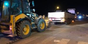 Dörtyol’da demir yüklü tır çöken yola saplandı