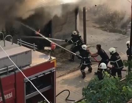 Hatay’da depo yangını