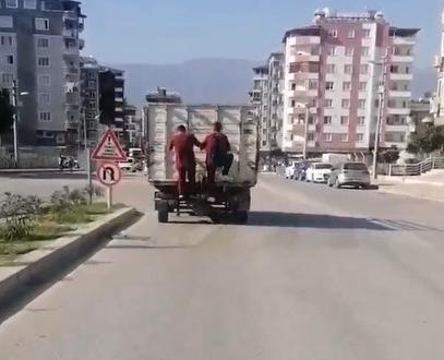 Öğrencilerin tehlikeli yolculuğu