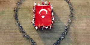 29 Ekim’e bisikletli bayraklı kutlama
