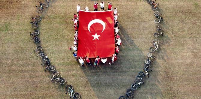 29 Ekim’e bisikletli bayraklı kutlama