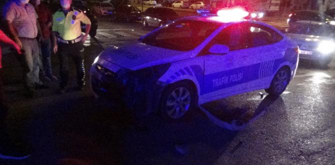 Polis aracıyla motosiklet çarpıştı: 1 yaralı