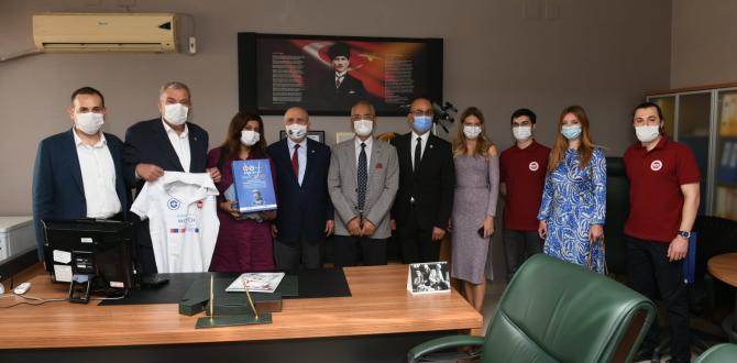 BAŞKAN YILMAZ, İNGİLTERE VE SLOVENYA’DAN GELEN ÖĞRENCİLERİ AĞIRLADI