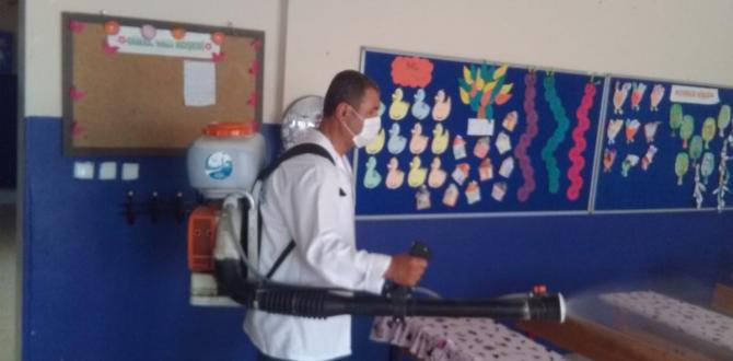 ANTAKYA BELEDİYESİ EKİPLERİ ELLERİN TEMAS ETTİĞİ TÜM YÜZEYLERİ    DEZENFEKTE EDİYOR