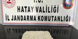 Hatay’da motosikletten atılan poşetten uyuşturucu hap çıktı